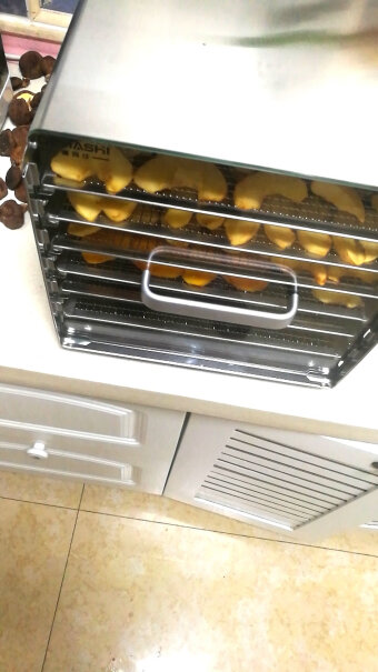 德玛仕水果烘干机干果机中间的能烘干吗？