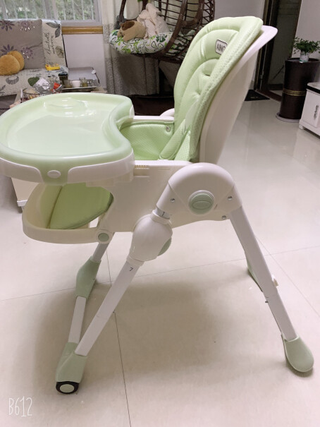 爱音儿童餐椅婴幼儿餐椅座垫的透气孔会不会容易藏脏东西难清洗？