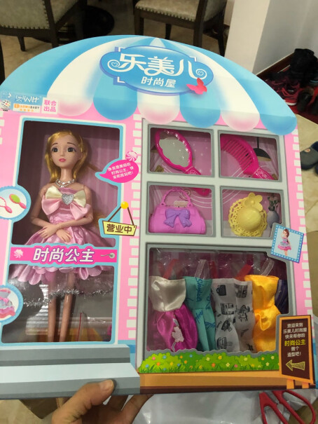 奥智嘉梦幻娃娃公主换装娃娃套装大礼盒请问味道大不？