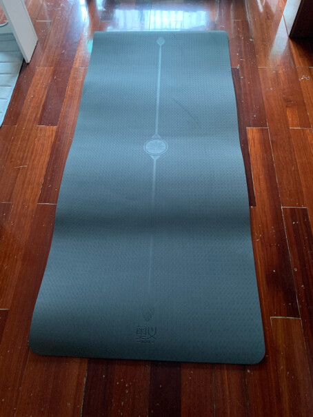 奥义瑜伽垫TPE环保183*80cm加宽中位线健身垫这个适合初中生学生在学校使用吗？