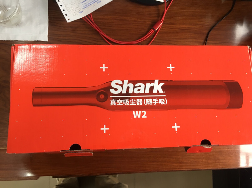 Shark鲨客车载手持吸尘器宠物床上沙发地多功能迷你便携随手吸W2电池多少伏的？