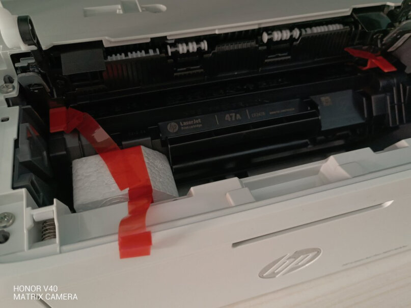 惠普136w锐系列黑白激光多功能一体机是彩色打印吗？