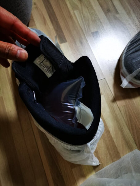 运动鞋任洗2双上门取送鞋子表面有颜料可以洗掉嘛？