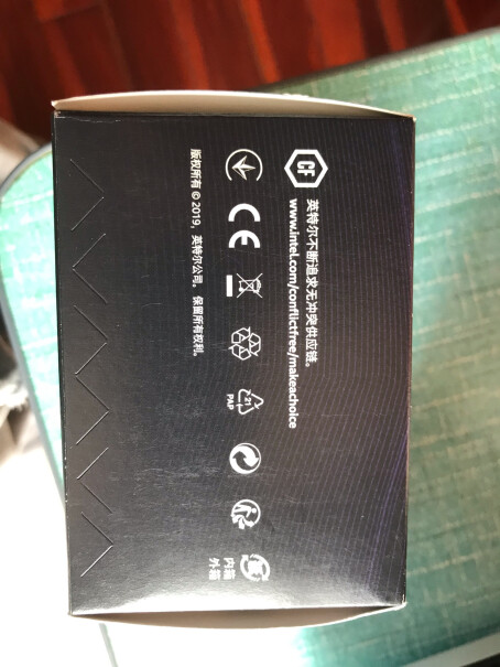 英特尔 i5 9400F 处理器带风扇吗？