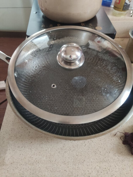 爱乐仕德国煎锅平底锅不粘锅锅严重凸起，油都往过边上跑，有一样的吗？