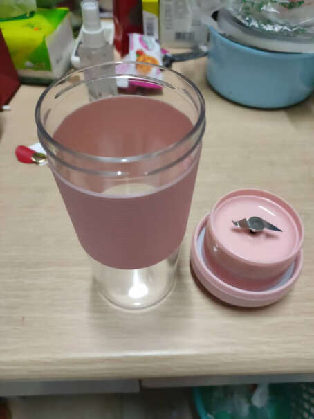 英国众肯榨汁机便携式榨汁杯充电迷你无线家用果汁机料理机随行杯有蓝色的吗？