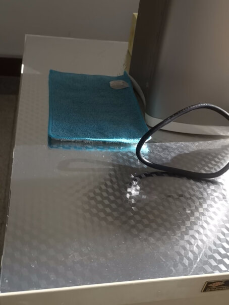 贴纸foojo富居防油贴膜0.6110铝箔贴卫生间地面可以吗？
