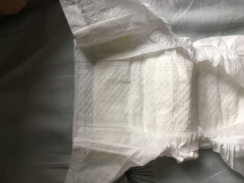 花王妙而舒Merries日本进口纸尿裤M64片6-11kg中号婴儿尿不湿纸尿片柔软透气超大吸收刚出生的宝宝用小号还是中号的呢？