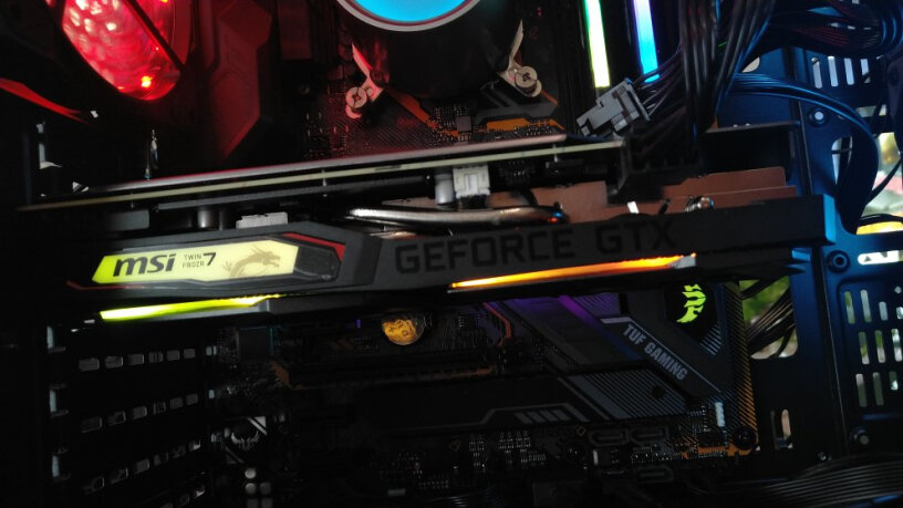 微星GeForce GTX 1050 Ti GAMING X 4G显卡想问一下，1660魔龙和装甲师散热差别大吗，玩吃鸡温度大概多少？