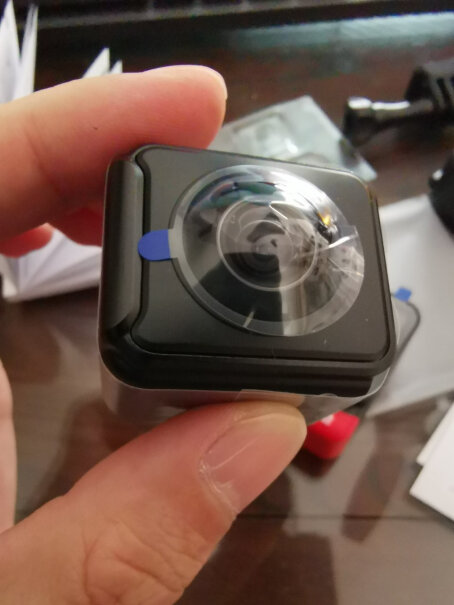 Insta360 ONE R (双镜头礼盒)怎么知道充满电？