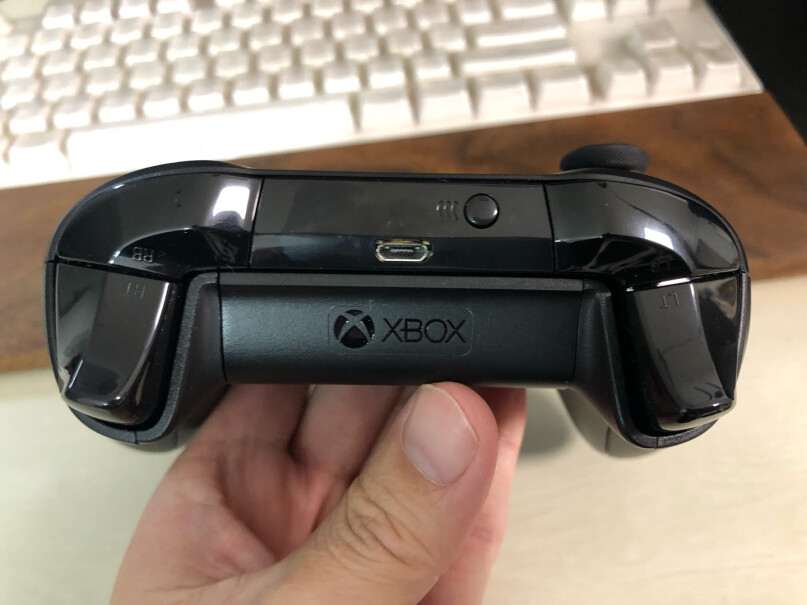 微软Xbox无线控制器磨砂黑+Win10适用的无线适配器你们的摇杆会有咔咔声吗？
