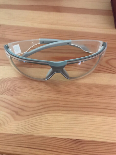 防护眼镜护目镜3M11228劳保抗冲击防尘防风飞溅带上眼睛眩晕吗？