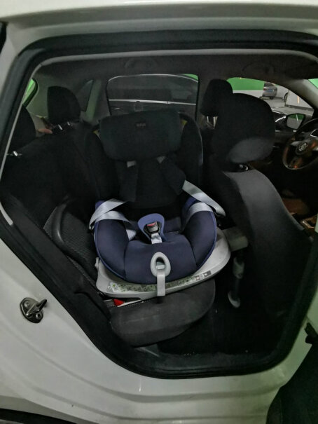 宝得适宝宝汽车儿童安全座椅isofix接口百变骑士IV布套背后线头多吗？