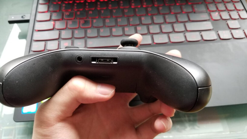 微软Xbox无线控制器磨砂黑+Win10适用的无线适配器大家的手柄A键会不会有些不灵敏？