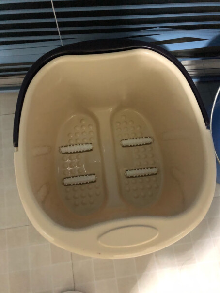 青苇浴室塑料泡脚桶洗脚盆洗脸盆有盖吗？