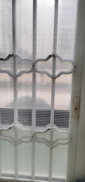 赫伊莎冬季窗户玻璃空调保温膜加厚高透光春天取下来的时候胶能处理掉吗？