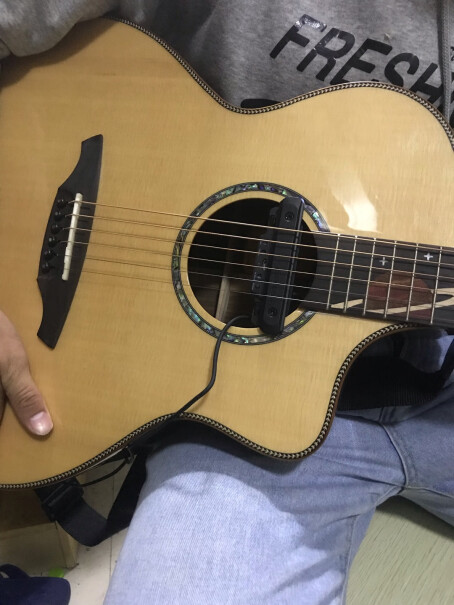 德博double拾音器吉他X0XO平头哥G0可以收打板的音吗？
