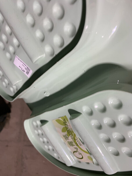 青苇浴室塑料泡脚桶洗脚盆两个成年人可以同时用吗？