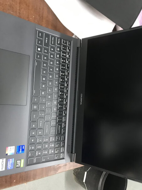 七彩虹将星X15-XS12代酷睿15.6英寸游戏笔记本电脑i7-12700H这个电脑多少斤？