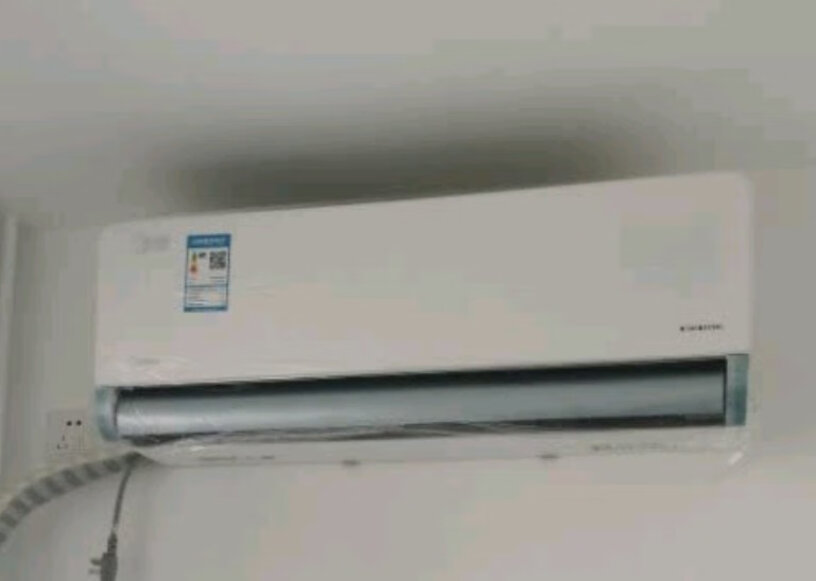 美的(Midea) 新一级 纤白 大1.5匹 智能家电 变频冷暖 壁挂式空调挂机 舒适无风感 以旧换装在床位，这个头部有风感吗？