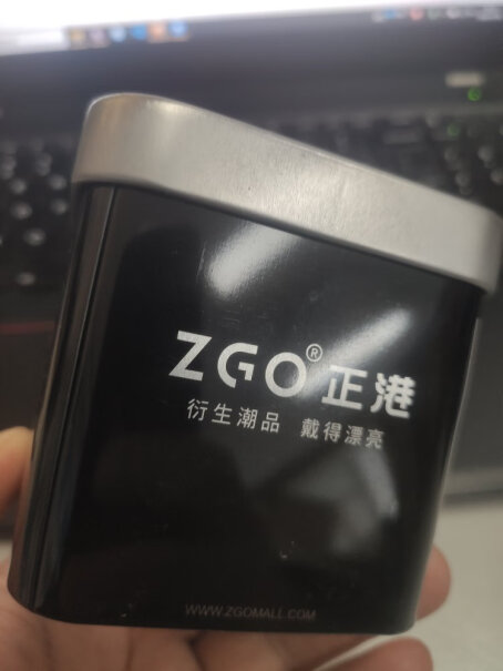 正港ZGO这款手表是防水吗？平时带着冲凉能防水吗？