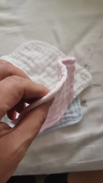 全棉时代婴儿口水巾我买的6条有5条质量很差，只有一条白色是正品，有跟我一样的麽？