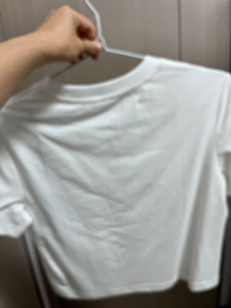 太平鸟短款T恤2023凉感纯色短袖圆领透气要注意哪些质量细节？图文评测！