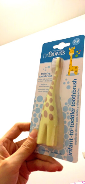 布朗博士DrBrown's儿童牙刷口腔清洁训练牙刷这是硅胶吗不到两岁用牙膏吗？