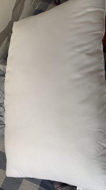 睡眠博士高弹羽丝绒枕头星级酒店枕头纤维枕单人枕单只装这个枕头睡上去动呢时候会咔咔响吗？同品牌的另一款就是会响？