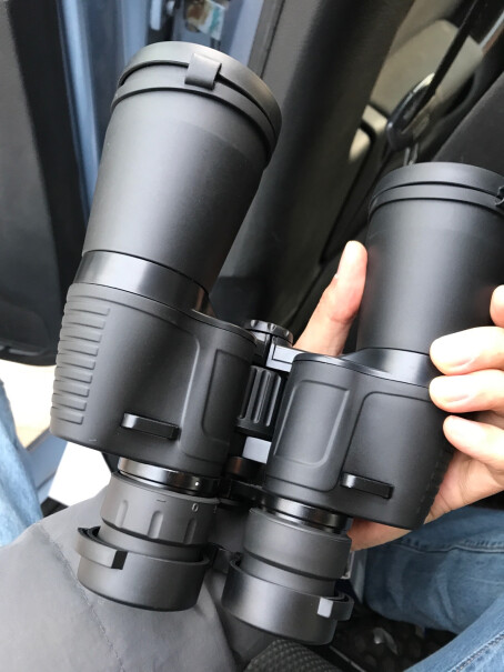 博冠猎手II7X50双筒望远镜东西中吗？方便携带吗？因为出去旅游的时候会用到。