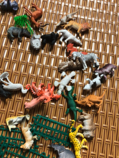 儿童仿真动物玩具迷你儿童动物园仿真实心恐龙动物模型水陆两栖套装老虎狮子男女孩玩具出口软胶53件套组合要注意哪些质量细节！来看看买家说法？