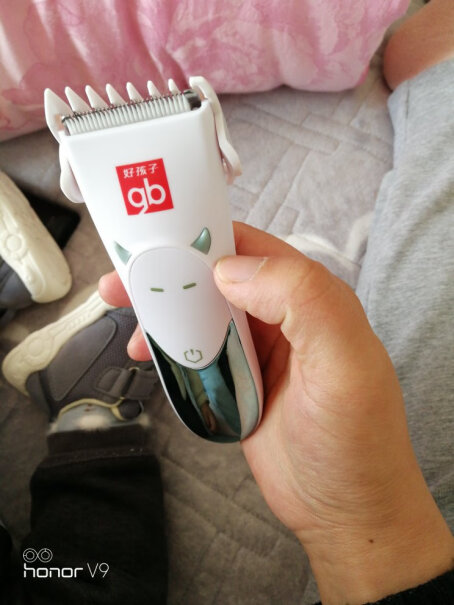 gb好孩子婴儿理发器儿童剃头器宝宝推发器新生儿电推子充电式拿在手上会震嘛？