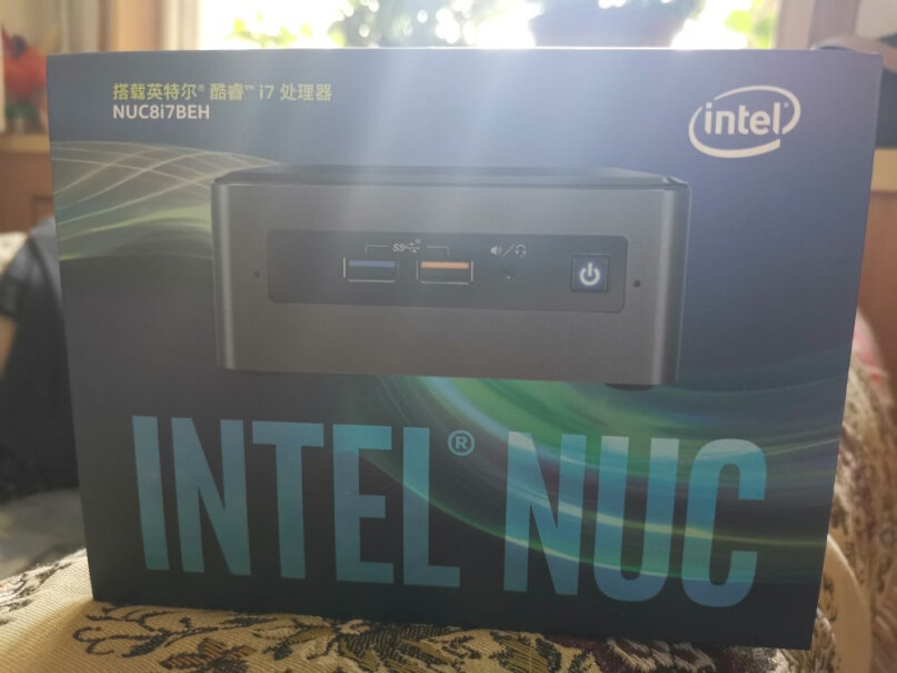 英特尔NUC8i7BEH6迷你电脑主机能装几个硬盘？