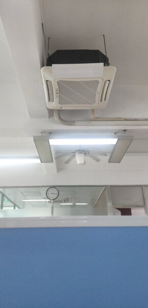 宜百利中央空调挡风板坐在空调底下这个可以用吗？