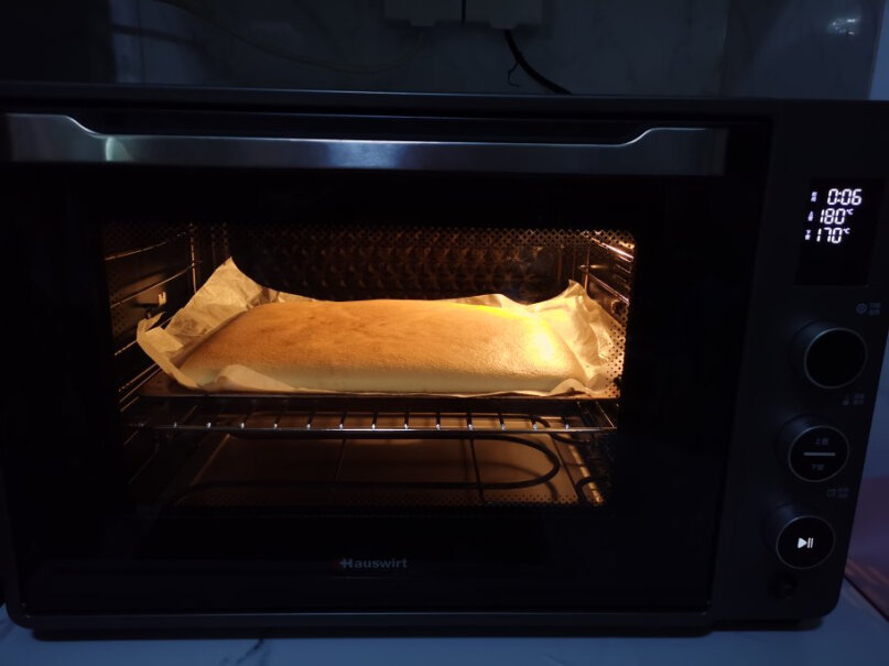 海氏电烤箱75升家用商用专业烘焙多功能大容量底部格温好吗？担心台面？