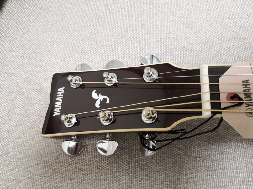 雅马哈FGX830CBL黑色民谣电箱吉他缺角和850相比，哪个更适合新手？