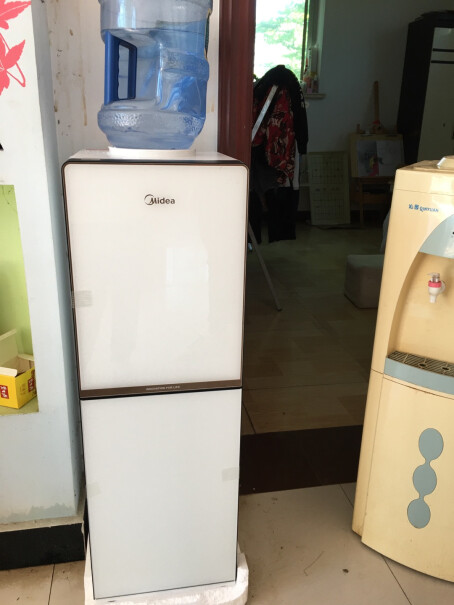 美的饮水机家用办公立式柜式饮水器白色YD1518S-X冰热款买过的各位朋友。有没有漏水的情况，我家的怎么冷水一直漏水。