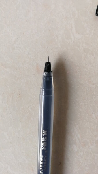 晨光M&G文具0.5mm黑色中性笔巨能写笔杆笔芯一体化签字笔红色款透明盖和红色盖使用有什么区别？