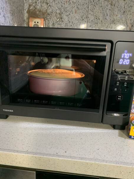 东芝电烤箱家用台式大容量双层温控烤箱这款烤箱的烤盘质量如何？烤面包底部容易焦吗？