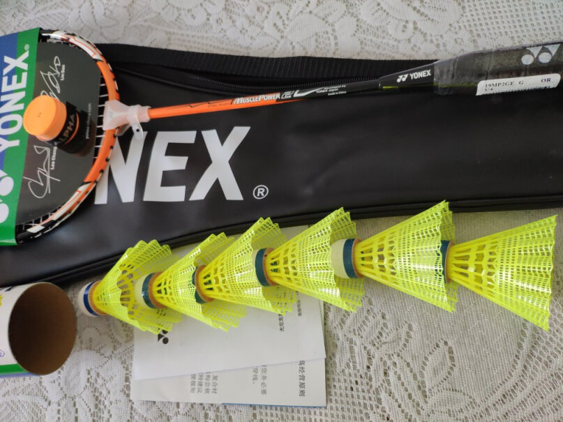 尤尼克斯YONEX尼龙羽毛球耐打训练习YY塑料胶球M-600有M2000的球吗？