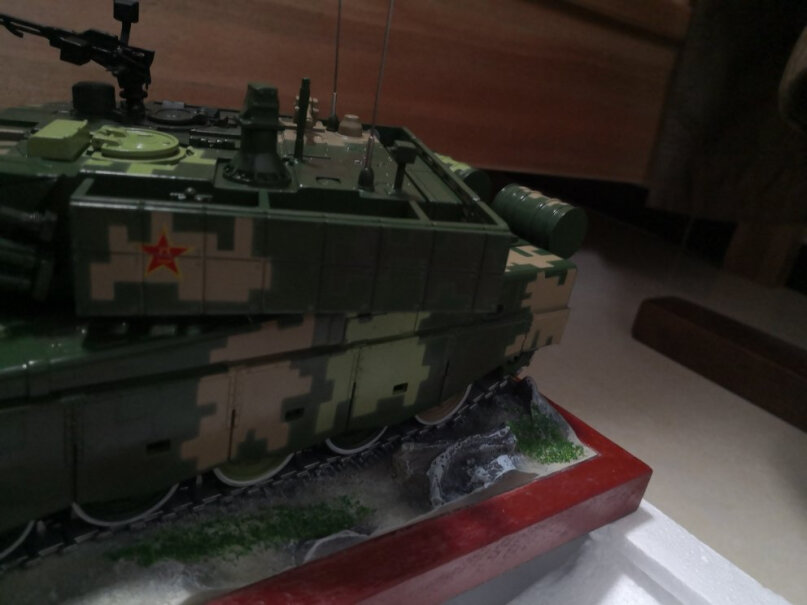 特尔博Terebo1：24中国99A主战坦克模型有减震吗？