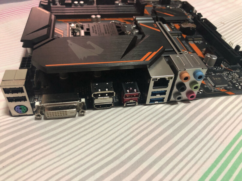 技嘉B360M主板B360M AORUS 什么散热器能装得下，不卡内存 不卡M2固态马甲？买了东海X6装不下 卡固态位。目前东海X6不行？