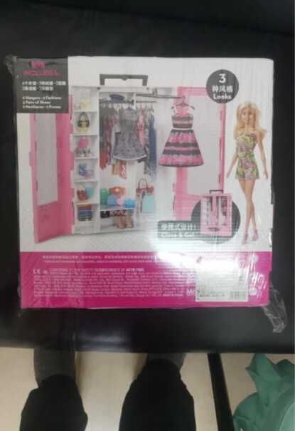 芭比Barbie女孩礼物芭比娃娃套装时尚玩具换装娃娃过家家玩具-芭比娃娃之时尚衣橱GBK12这个衣柜可以不送衣服吗？