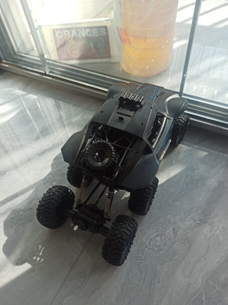 JJR/C变形车遥控汽车机器人男孩儿童玩具车怎么算充满电？