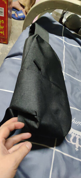 小米多功能运动休闲胸包黑色与京造的对比，哪个好一点，两个价格都一样？
