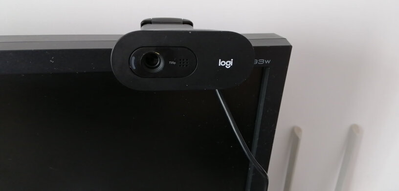 罗技 C270I网络摄像头这个含麦克风吗？