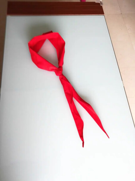 递乐小学生少先队员红领巾布质柔软洗了，掉不掉颜色，3年级以下的带这个1米的短不短？