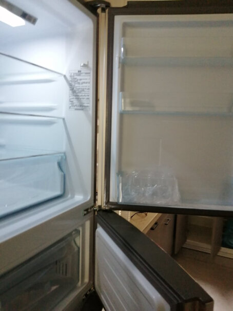 海尔Haier你们好 你们买的冰箱中间那格冰东西会结冰？