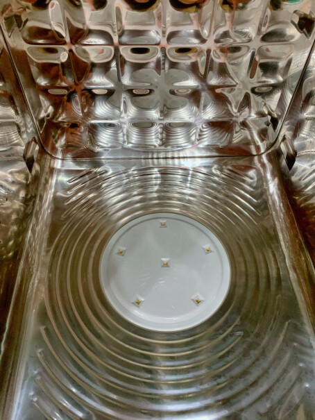 小白熊恒温水壶调奶器恒温1.3L使用过的亲们，这个使用久了会有烧塑料的味道吗？
