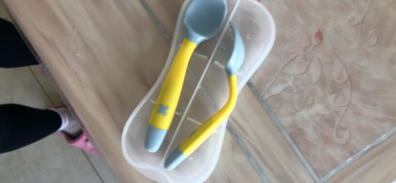 babycare宝宝学吃饭弯头叉勺套装硅胶辅食勺婴儿训练勺用了几天勺子上都是咬痕！你们的呢？